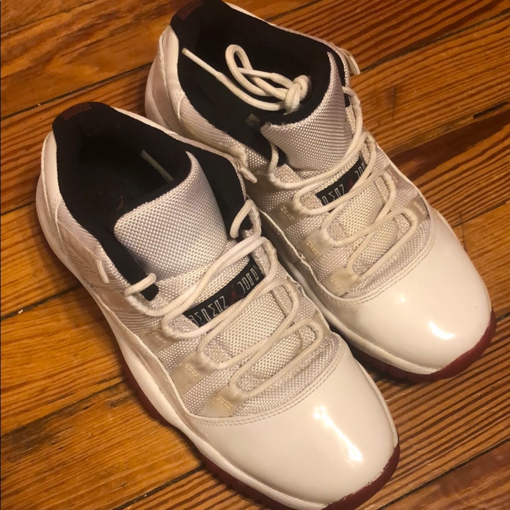 Jordan 11 Retro Low White Red